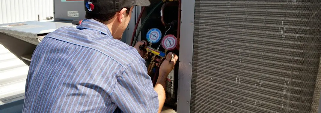 HVAC technician servicing a condenser unit in Thonotosassa